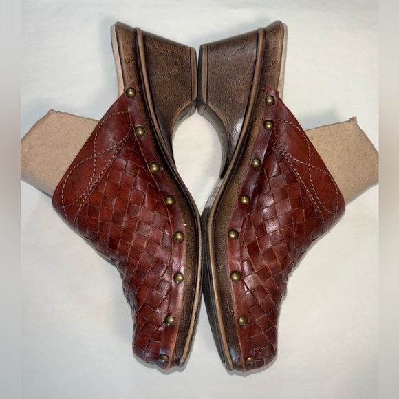 Bass Women's Size 8M Brown Handwoven Leather Slip On Clogs. 2 3/4" Heel Height. - Picture 2 of 7